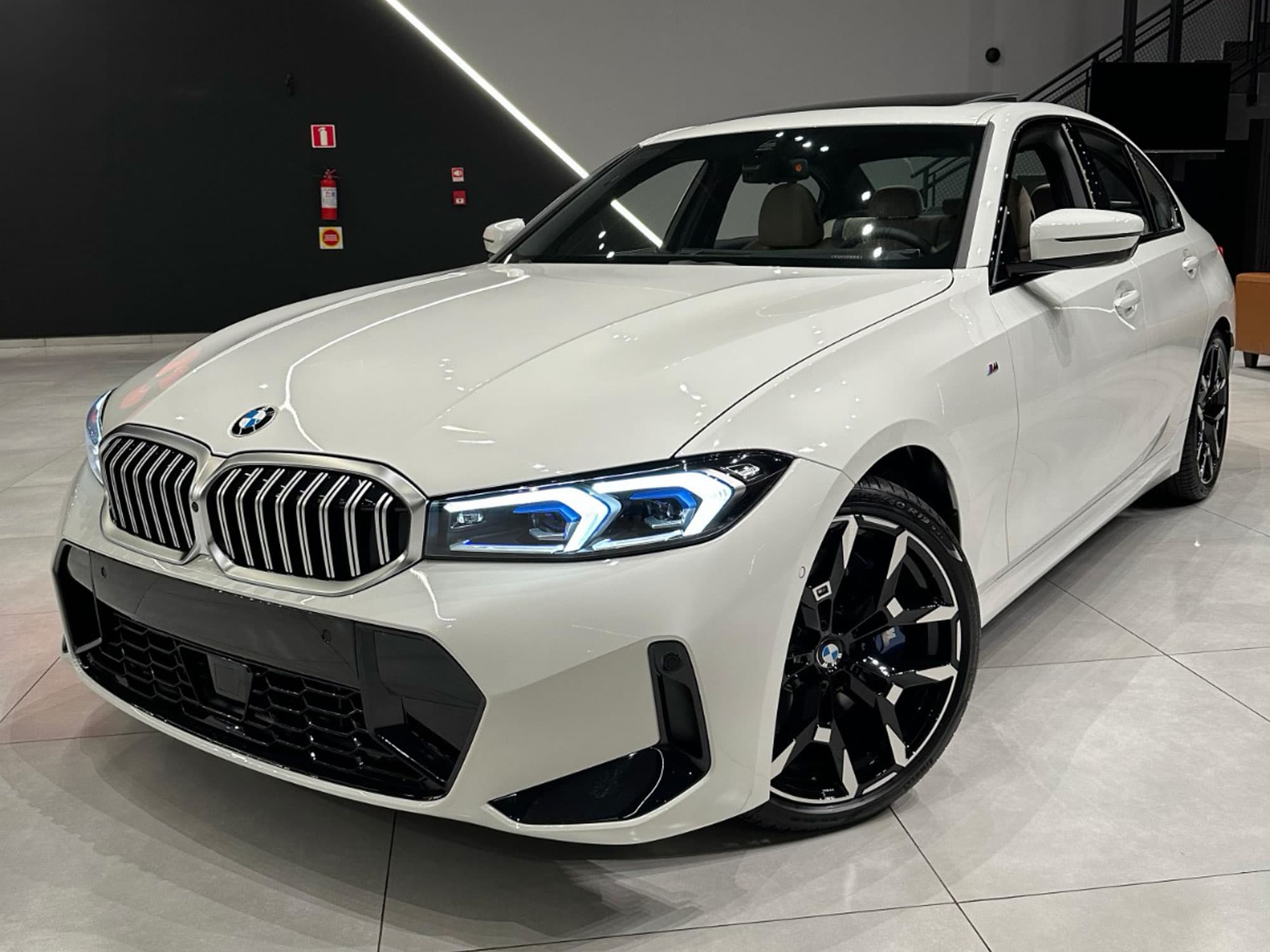 BMW 320i M Sport 2.0 Turbo 2026 — foto 1