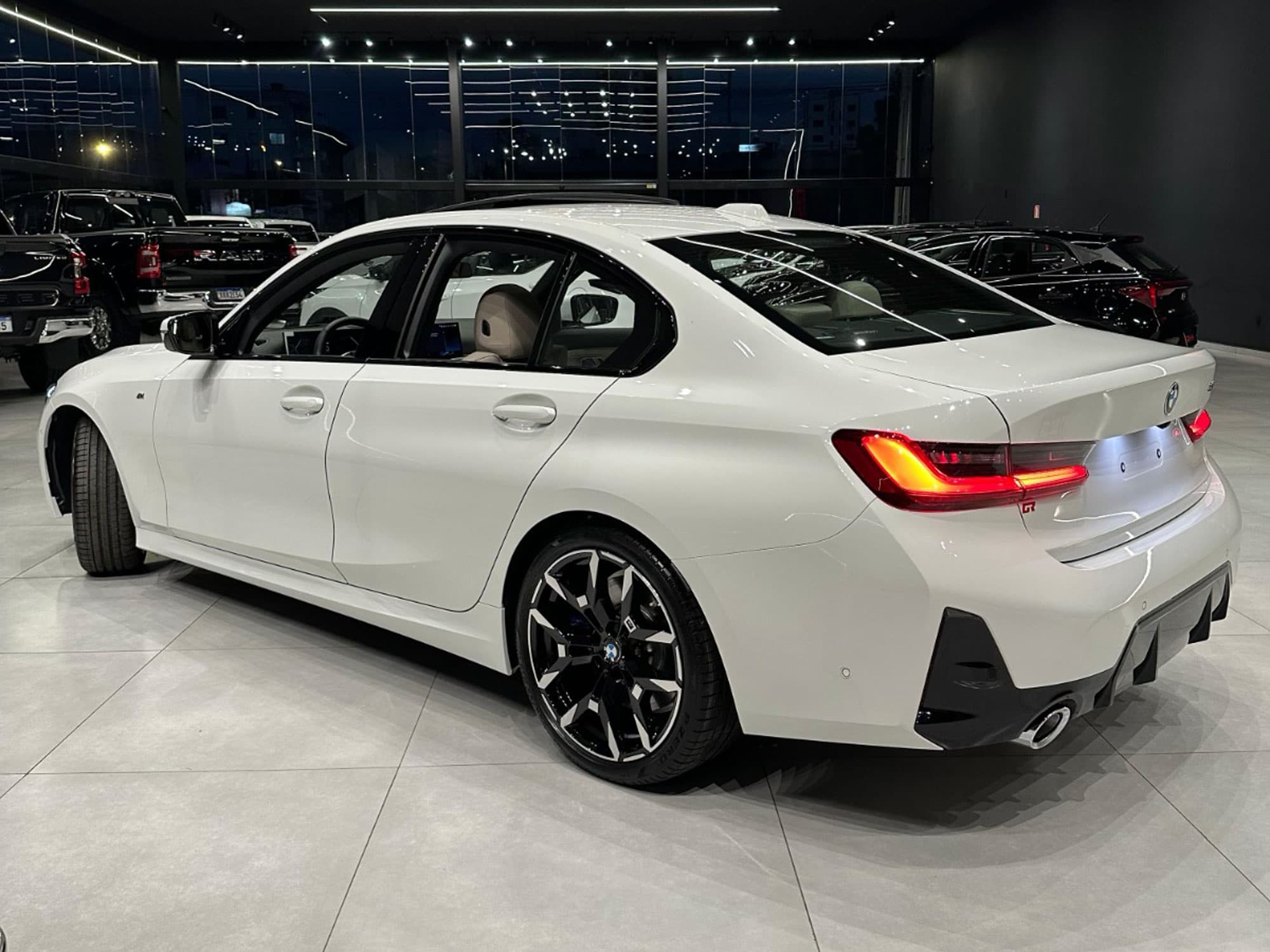 BMW 320i M Sport 2.0 Turbo 2026 — foto 2